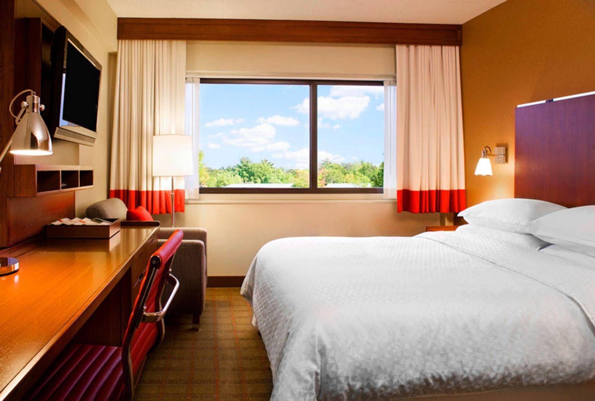 Four Points By Sheraton Cleveland Airport Esterno foto